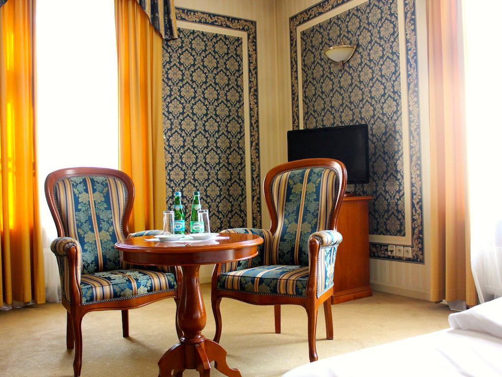 Rezydencja Willa Park & Restauracja Legnica Habitación foto
